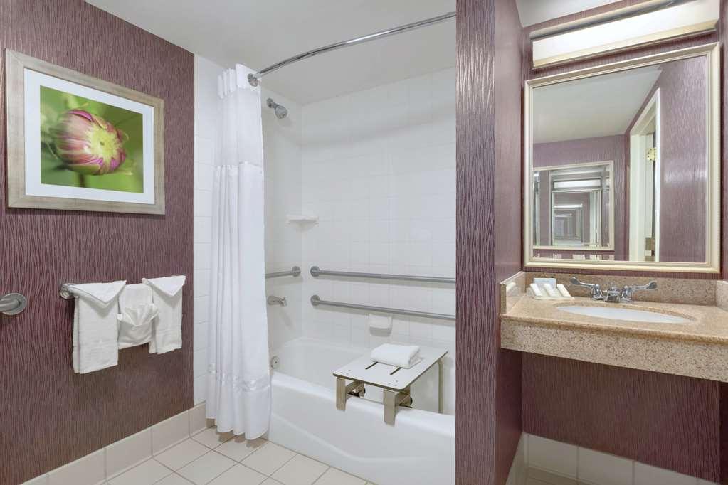 Hilton Garden Inn Springfield Exterior photo