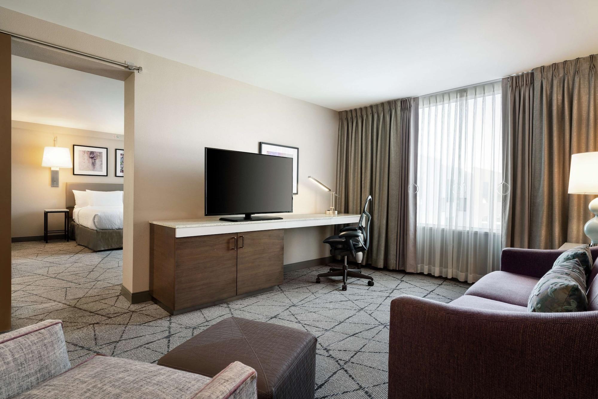Hilton Garden Inn Springfield Exterior photo