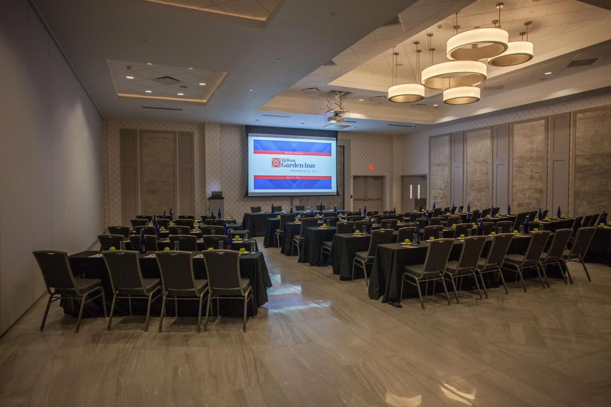 Hilton Garden Inn Springfield Exterior photo